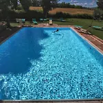 In A With Swimming Pool Appartement *