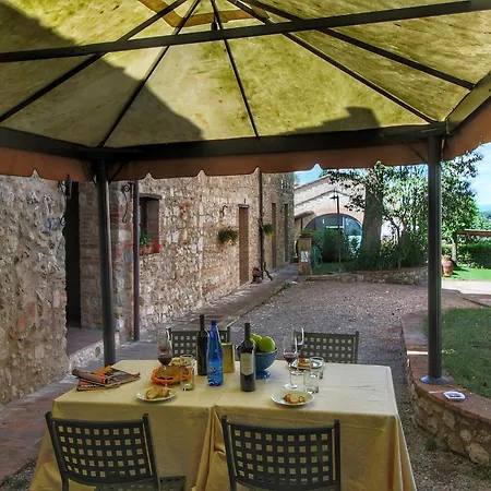 דירה In A With Swimming Pool Mensanello