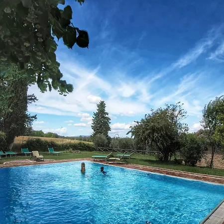 דירה In A With Swimming Pool Mensanello