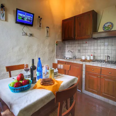 Apartment Apartment In A Farmhouse With Swimming Pool