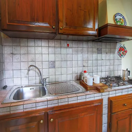 Apartment Apartment In A Farmhouse With Swimming Pool Mensanello
